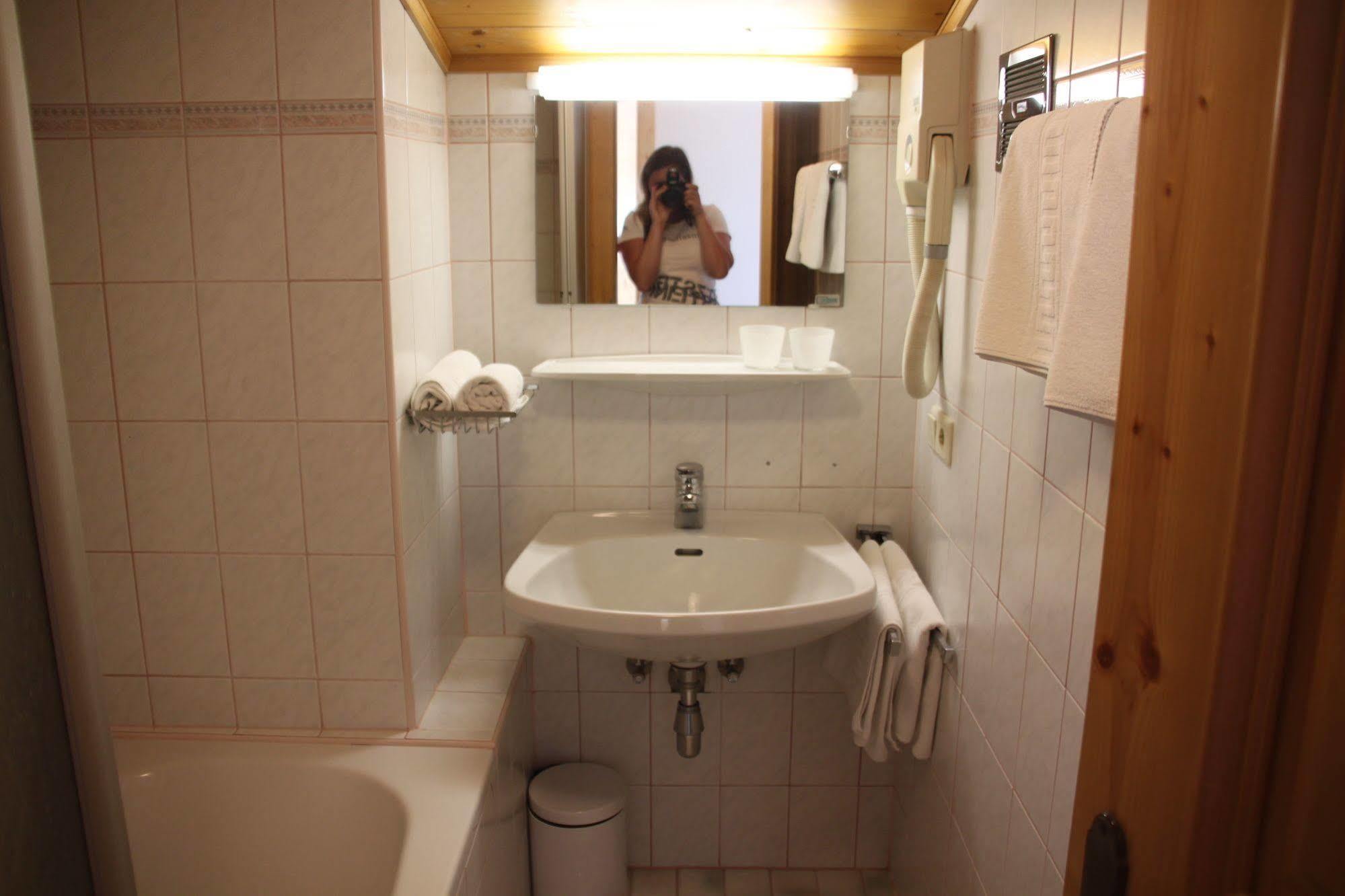 Haus Katharina, Summercard Included Kaprun Exteriör bild
