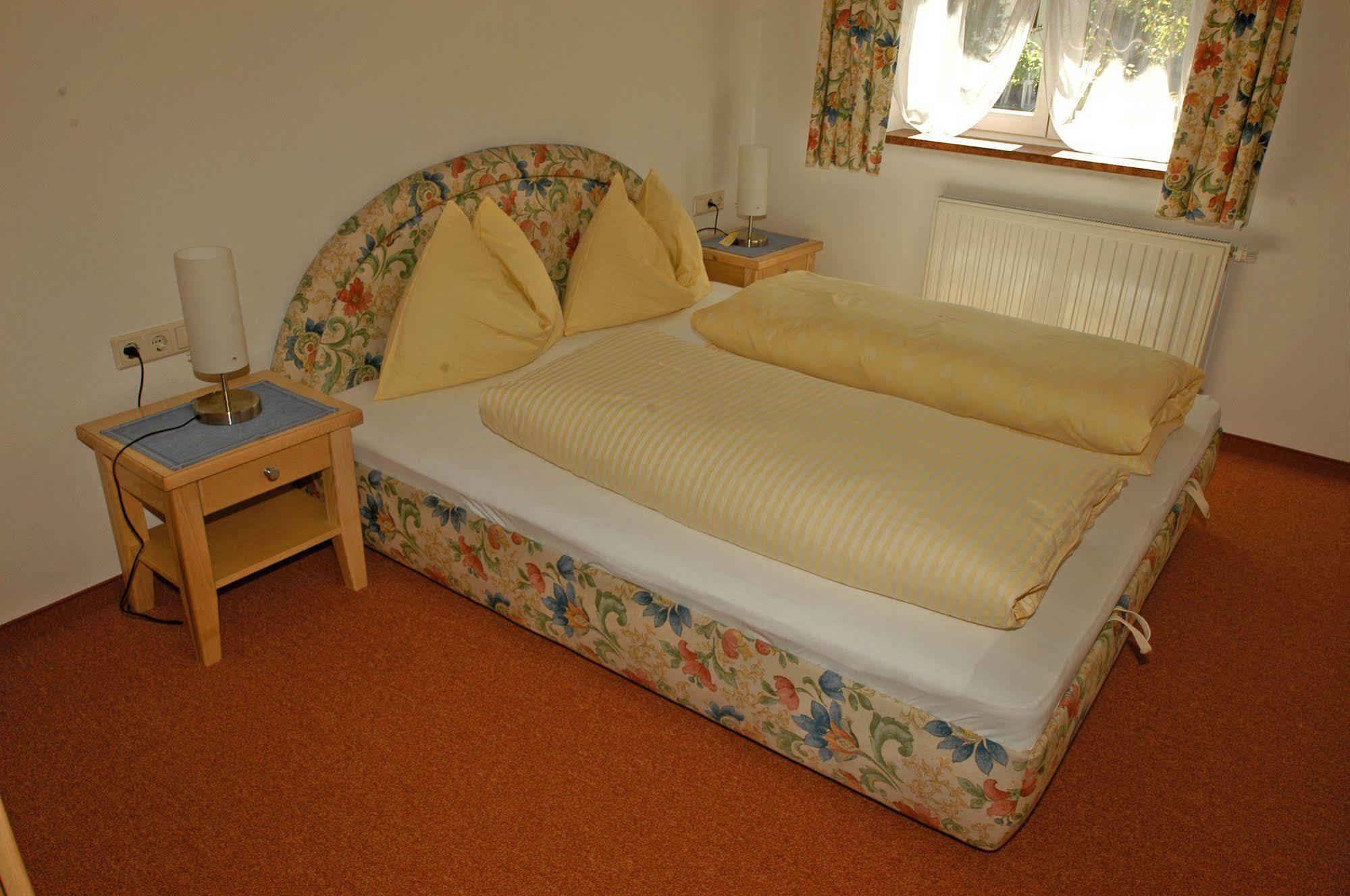 Haus Katharina, Summercard Included Kaprun Exteriör bild